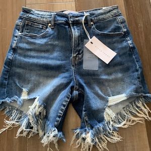 Risen denim Shorts Medium high rise stretchy frayed jeans